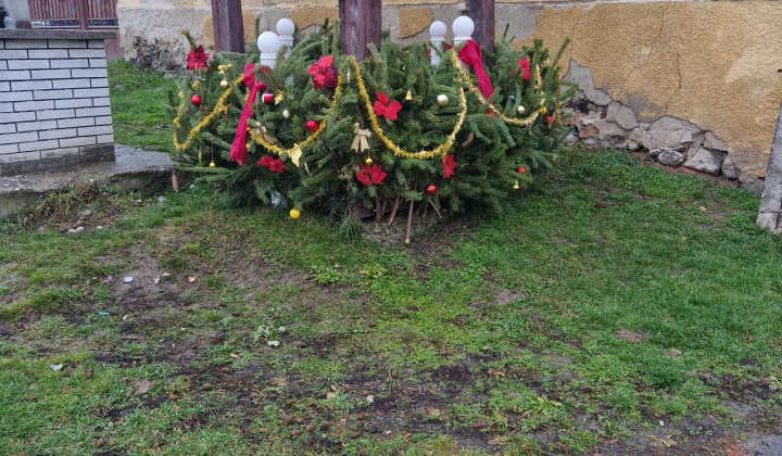 Aktuality / Adventný veniec 2025  - foto
