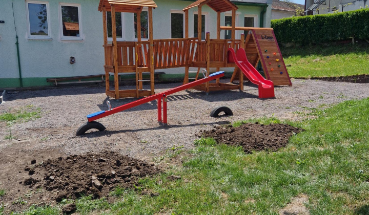 Aktuality / Vybudovanie detské ihriko - foto