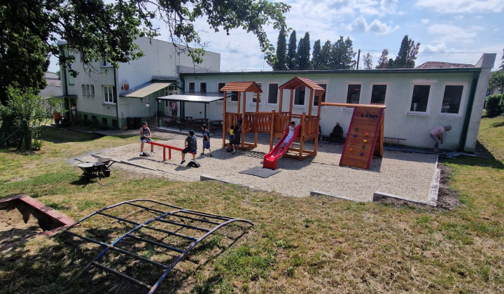 Aktuality / Vybudovanie detské ihriko - foto
